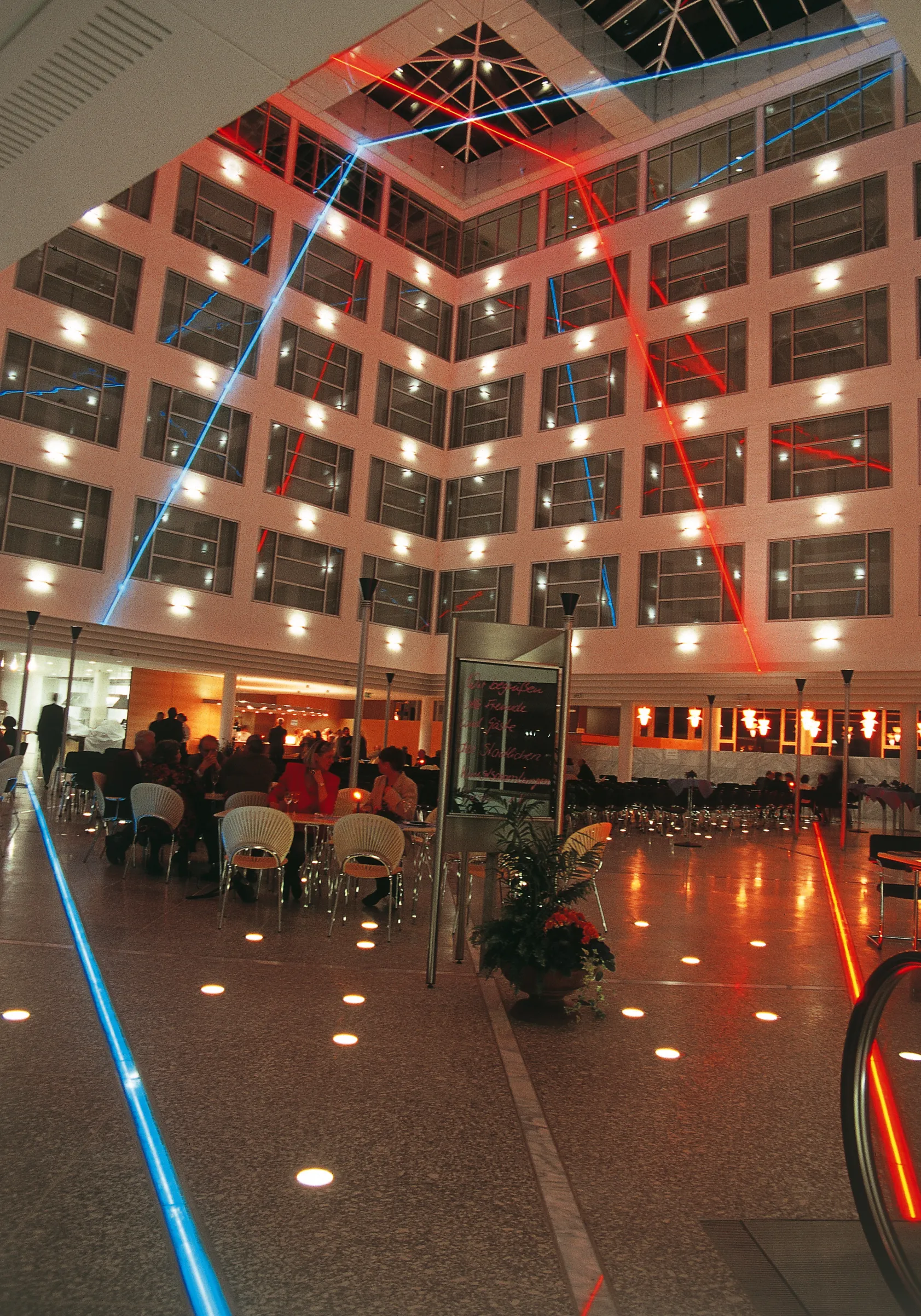 Bleu et-ou Rouge, Dresde, ESAG, © François Morellet : ADAGP, Paris, Courtesy Energieversorgung Sachsen Ost AG